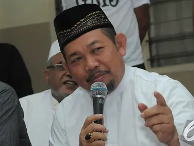 Nama Fahrurrozi Ishaq mendadak terkenal usai menjadi Gubernur DKI Jakarta tandingan, Jakarta, Rabu (3/12/2014). (Liputan6.com/Herman Zakharia)