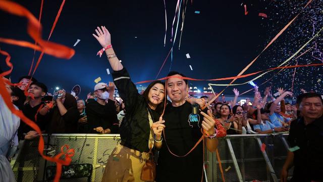 Gaya Serasi Annisa Pohan-AHY dan Aliya Rajasa-Ibas Nonton SBY Manggung di Pestapora 2024, Kedua Mantu Pepo Konsisten Pakai Tas Branded