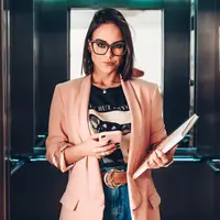 ilustrasi perempuan karir/Photo by Mateus Campos Felipe on Unsplash