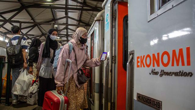 Sepekan Jelang Lebaran, Kepadatan Arus Mudik Mulai Terasa di Stasiun Lempuyangan Yogyakarta