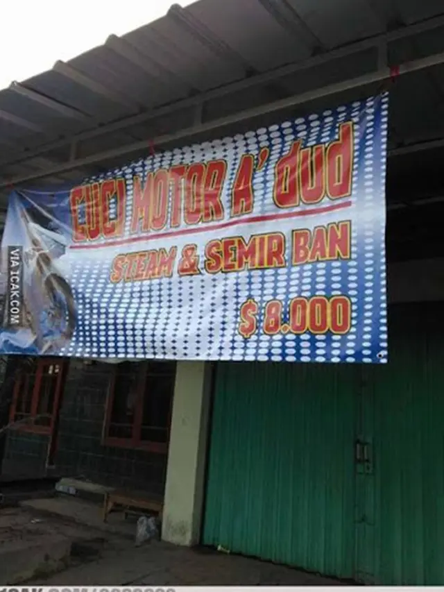 6 Spanduk Promosi Cuci Motor Ini Bikin Geleng Kepala