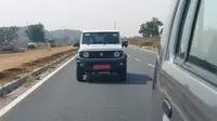 Suzuki Jimny diuji jalan (Youtube/Kar DIY)