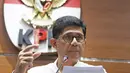 Wakil Ketua KPK Laode M. Syarif saat memberi keterangan terkait penetapan cagub Maluku Utara Ahmad Hidayat Mus sebagai tersangka di Jakarta, Jumat (16/3). (Liputan6.com/Herman Zakharia)