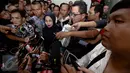 Cawagub DKI Jakarta, Sylviana Murni memberikan keterangan usai menjalani pemeriksaan terkait kasus dugaan korupsi dana bantuan sosial (bansos) di Bareskrim Polri, Jumat (20/1). Sylviana menjalani pemeriksaan selama 7,5 jam. (Liputan6.com/Faizal Fanani)