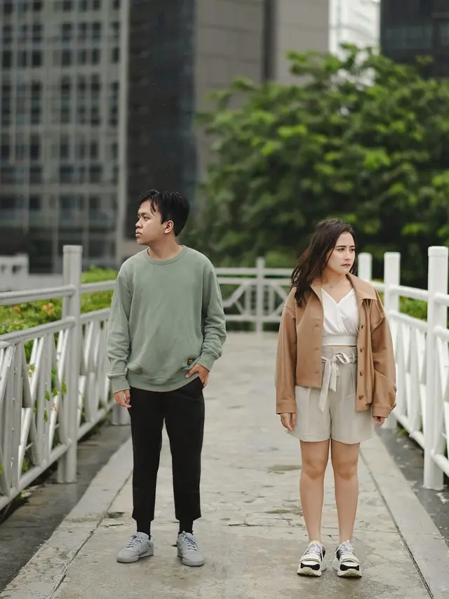6 Editan Foto Pria Temani Seleb Jalan-Jalan Pagi Ini Halu Banget