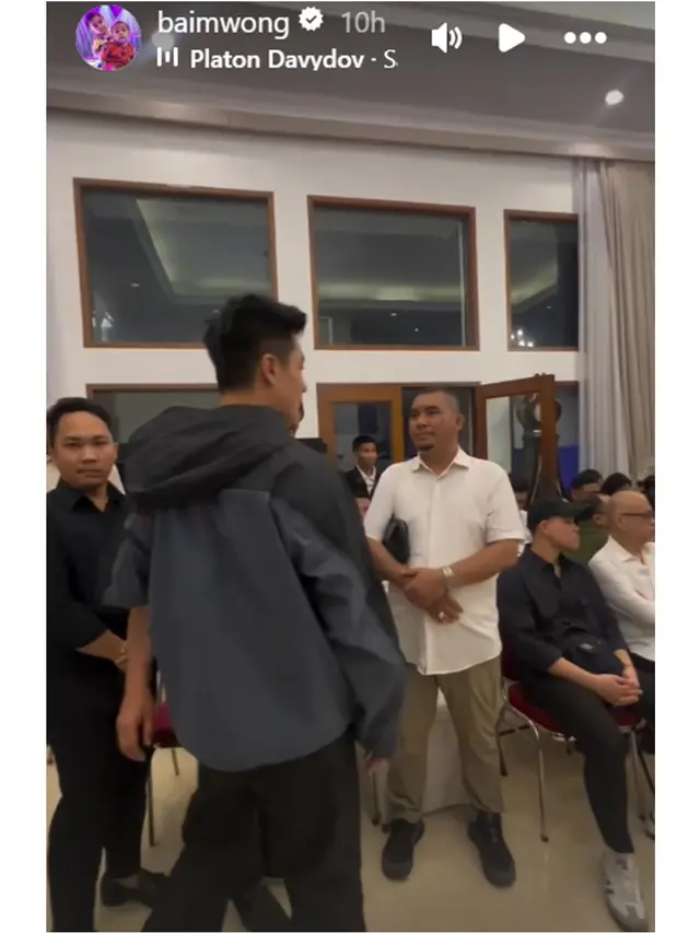 6 Potret Baim Wong Melayat Hotma Sitompul, Tetap Hadir Usai Hadapi Perceraian
