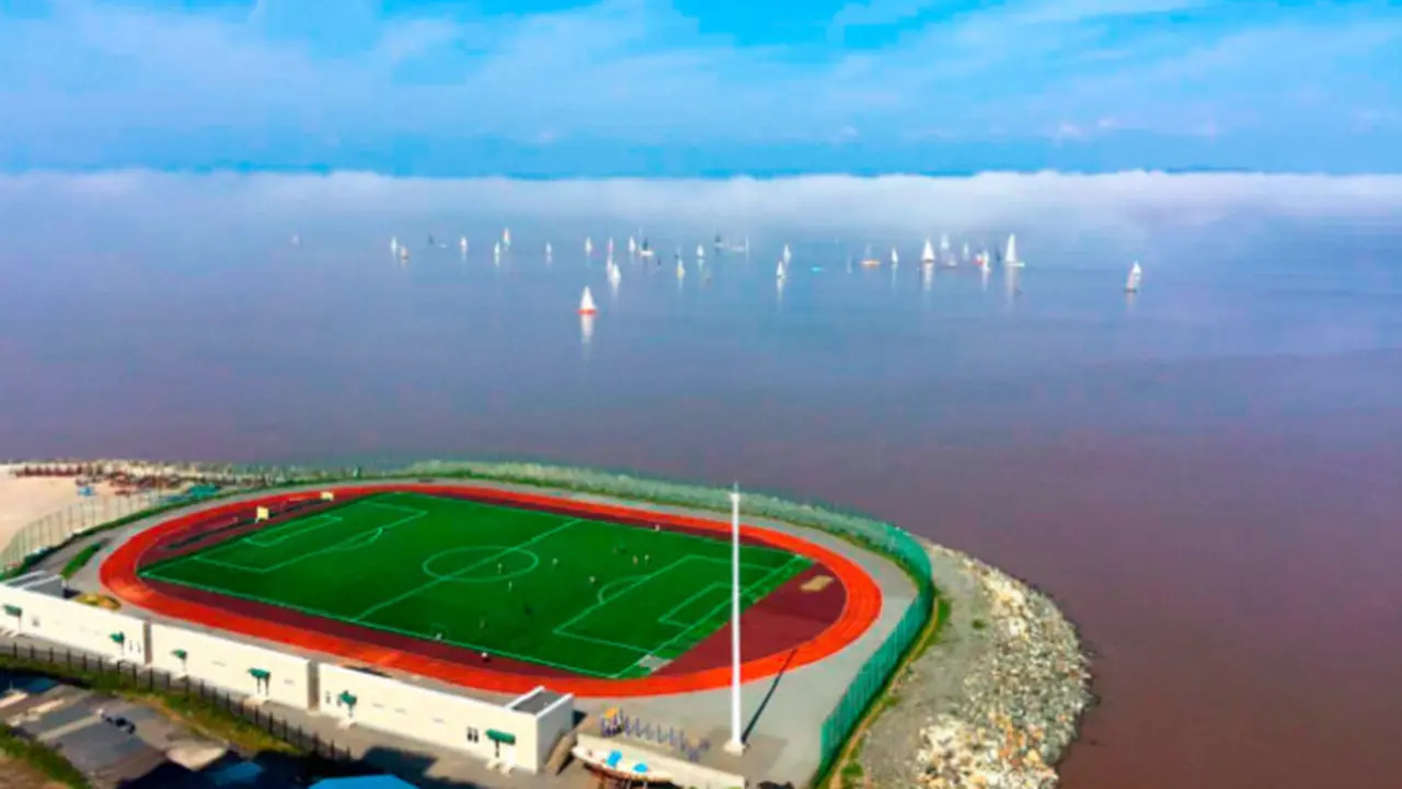 Universitas Negeri Maritim Vladivostok, Rusia pemilik stadion tersebut, awalnya enggan membuka gerbang yang baru dibangun ini untuk umum (RBTH Indonesia/farpost.ru)