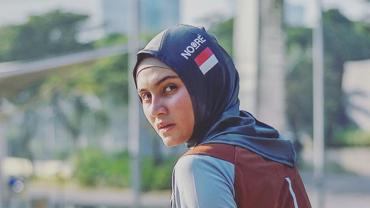 FOTO: Gaya Zee Zee Shahab saat Olahraga Lari, Sporty dan Modis