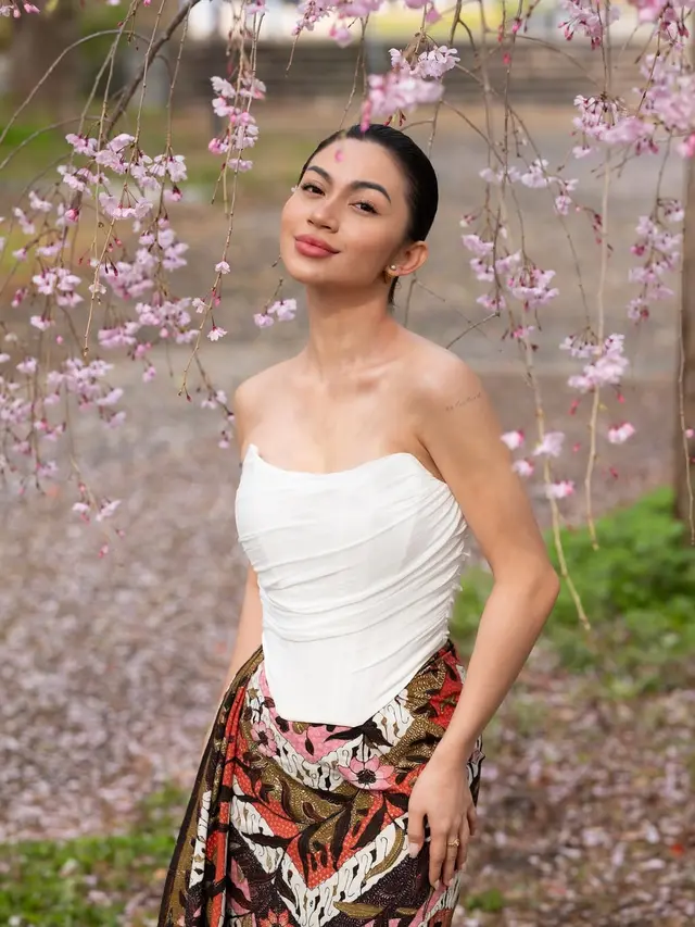 Adu Gaya Syifa Hadju, Ariel Tatum, dan Yura Yunita Saat Nikmati Sakura: Inspirasi Tampilan Elegan Musim Semi