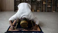 Ilustrasi salat, Muslim, Islam. (Foto oleh Monstera dari Pexels)