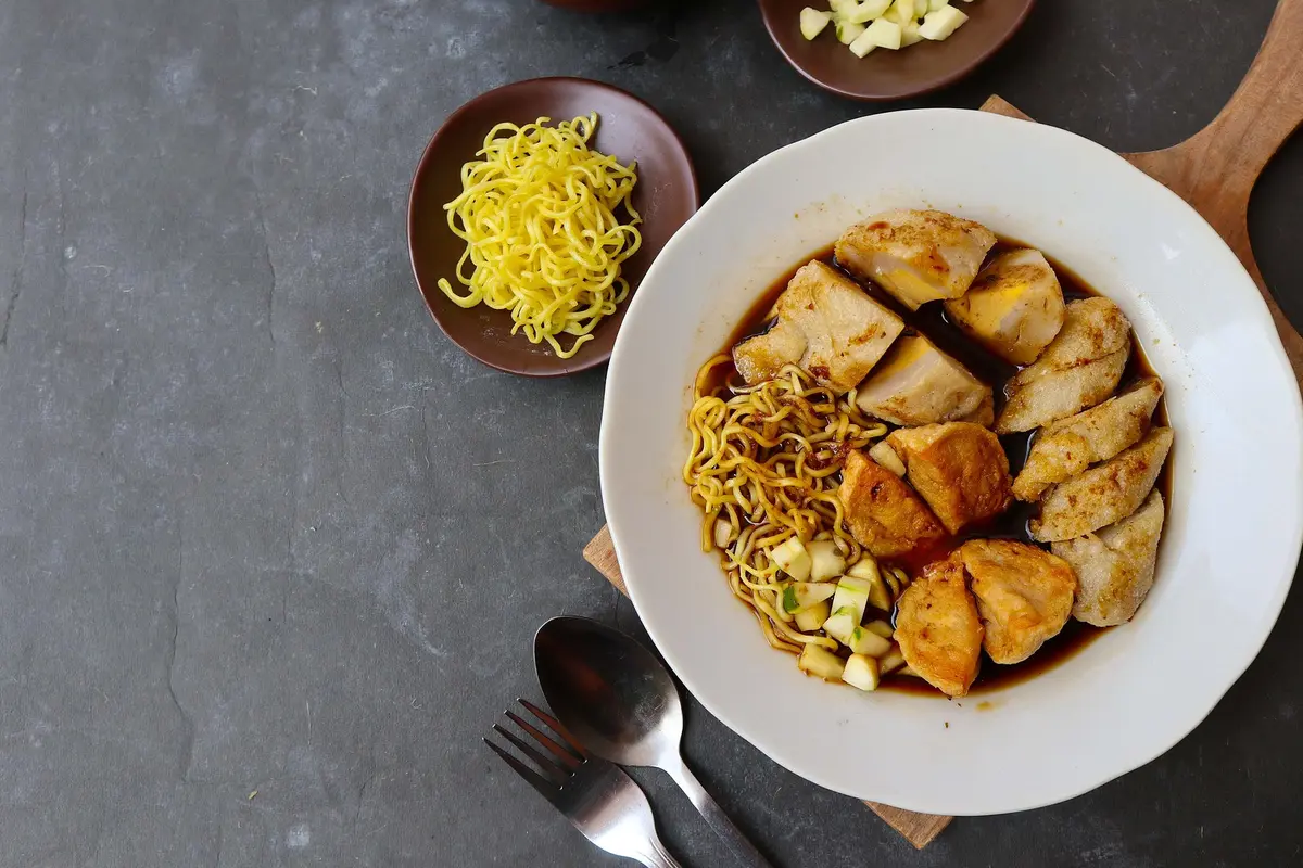 Tips Menggoreng Pempek Supaya Crispy dan Tidak Meledak