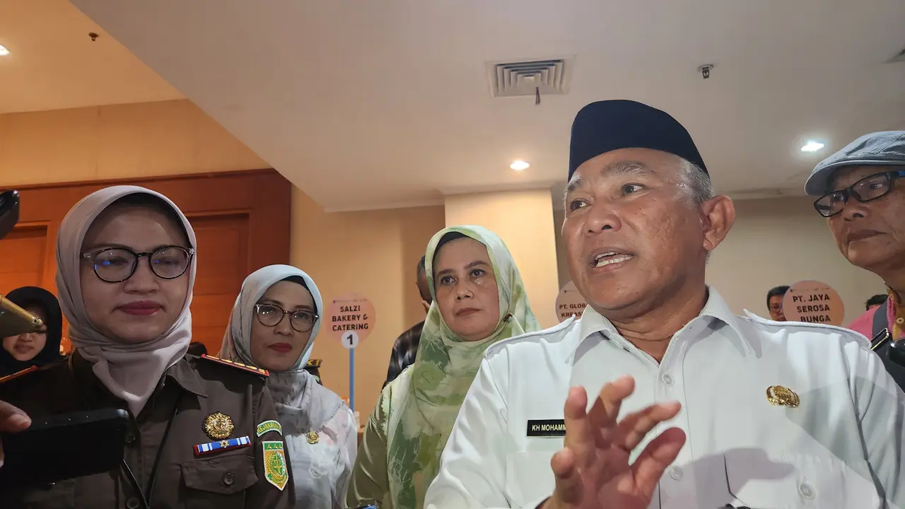 Wali Kota Depok, Mohammad Idris usai mengikuti kegiatan di Balai Kota Depok.