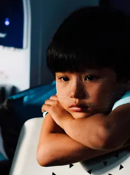 Gangguan mental pada anak sering kali tidak disadari karena gejalanya dianggap sebagai perubahan biasa. Orangtua perlu lebih peka untuk mendeteksi sejak dini. (Foto/Dok: Unsplash)
