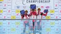 Para pebalap Astra Honda Racing Team (AHRT) merebut podium pada balapan kedua Asia Road Racing Championship (ARRC) 2018 kelas AP250 di The Bend Motorsport Park, Adelaide, Minggu (22/4/2018). (dok. Istimewa)