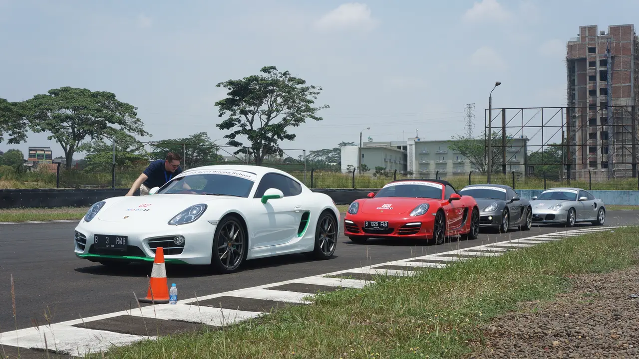 Porsche Driving School-1