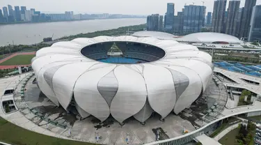 Foto udara pada 1 April 2022 ini menunjukkan Stadion Pusat Olahraga Olimpiade Hangzhou, stadion utama Asian Games ke-19, di Hangzhou di provinsi Zhejiang timur China. Asian Games ke-19 Hangzhou 2022 rencananya digelar pada 10-25 September 2022. (STR / AFP)