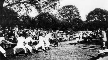 Pada masa lalu ternyata ada beberapa cabang olahraga yang terlihat aneh jika dilihat menurut pemahaman sekarang.