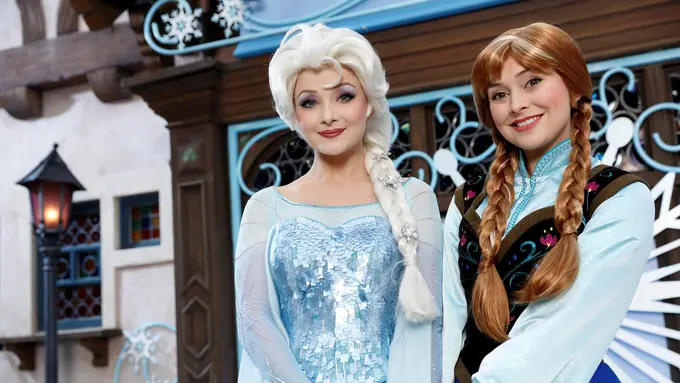 Perayaan liburan Natal di Hong Kong Disneyland