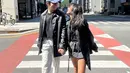 Date time! Begini bucinnya Angga dan Shenina yang kompak pakai leather jacket saat jalan-jalan di Busan. Definisi pasangan kece banget! [@shenacinnamon/@anggayunanda]