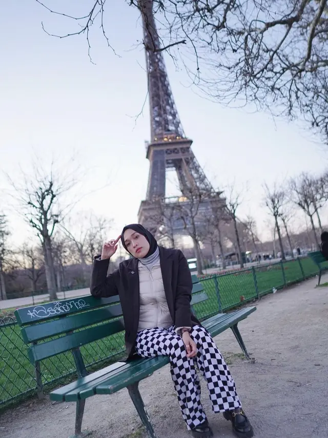 6 Potret Liburan Ririe Fairus di Paris, Impian Sejak Dulu Terwujud