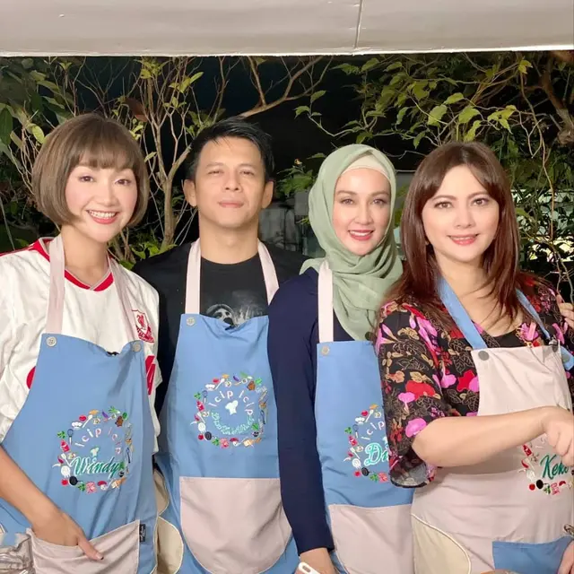 [Fimela] Dina Lorenza dan Cut Keke