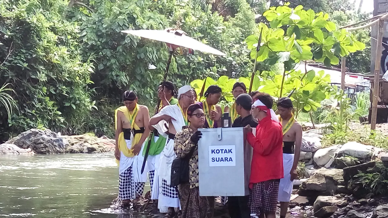 Larung Kotak Suara di Kali Code Yogyakarta, Apa Artinya?