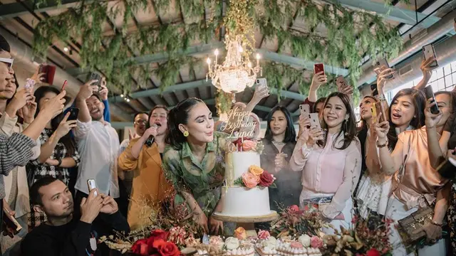 6 Momen Keseruan Ulang tahun Luna Maya ke-36, Panen Hadiah
