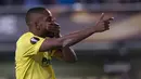 Pemain Villarreal, Cedric Bakambu meerayakan golnya ke gawang Bayer Laverkusen pada leg pertama 16 besar Liga Europa di Stadion El Madrigal, Villareal, Jumat (11/3/2016) dini hari WIB. (AFP/Jose Jordan)