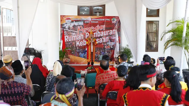 Gubernur Jawa Tengah (Jateng) Ganjar Pranowo, meresmikan Rumah Pembauran Kebangsaan (RPK) Jateng yang berada di Jalan Imam Bonjol, Kota Semarang.
