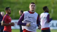 Bek Burnley Michael Keane menjalani latihan bersama timnas Inggris pada 4 Oktober 2016. (AFP/Paul Ellis)