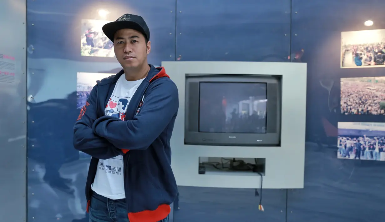 "Ada kasus HAM tahun 1965 yang 500 ribu orang dibunuh karena dituduh komunis tanpa lewat sidang, kan pelanggaran HAM juga," ungkap Pandji Pragiwaksono saat ditemui Selasa (10/5/2016). (Adrian Putra/Bintang.com)