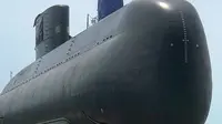 Kapal selam Diesel Electric Submarine U20911400 produksi PT PAL Surabaya, yang diberi nama KRI AIugoro-4OS.