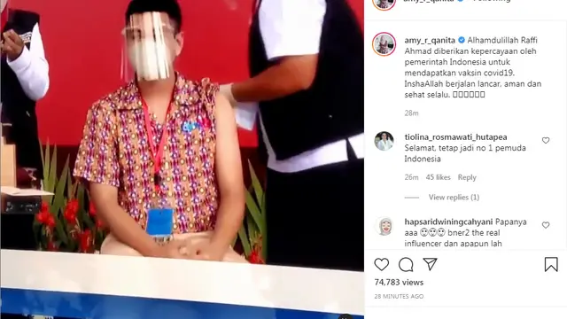 Raffi Ahmad Suntik Vaksin ibunda Senang
