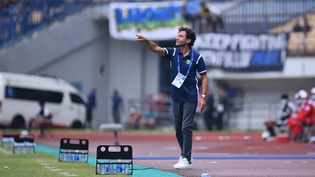 Pelatih Persib Bandung, Luis Milla.
