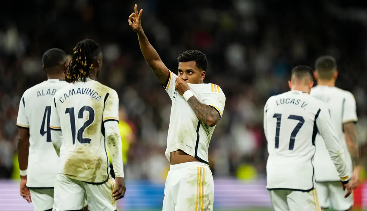Valencia hanya bisa mencetak gol hiburan di menit ke-88 lewat Hugo Duro. Skor 5-1 untuk keunggulan Real Madrid bertahan hingga laga usai. (AP Photo/Jose Breton)
