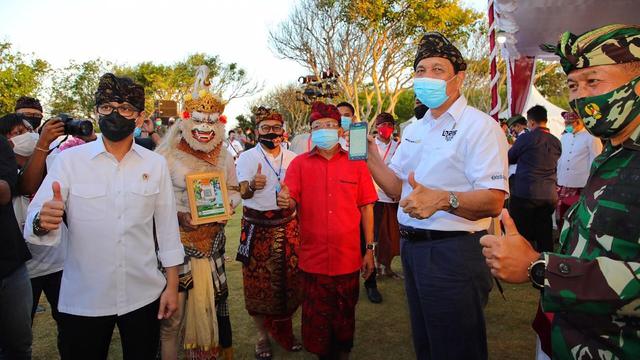 Menko Kemaritiman dan Investasi, Luhut Binsar Pandjaitan meresmikan Program Digitalisasi Pariwisata Berbasis Quick Response Code Indonesian Standard (QRIS). (Dok Kemenko Marves)