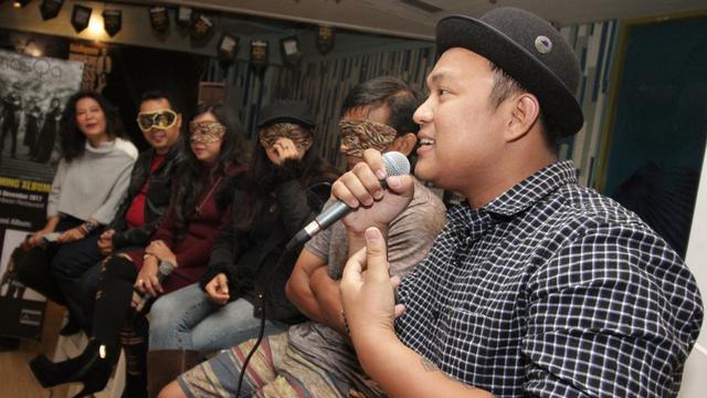 Grup band Masqa dinilai unik, tak cuma soal karya namun juga penampilan.