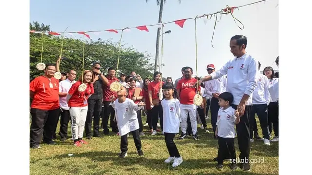 7 Momen Keseruan Para Menteri Kabinet Kerja Jokowi-JK Lomba Agustusan