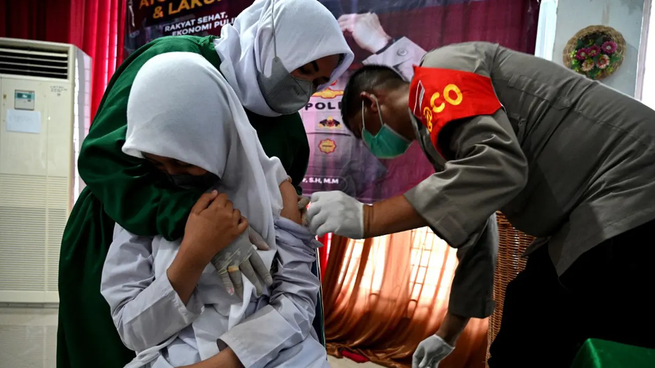FOTO: Pelajar SMP di Blang Bintang Jalani Vaksinasi COVID-19