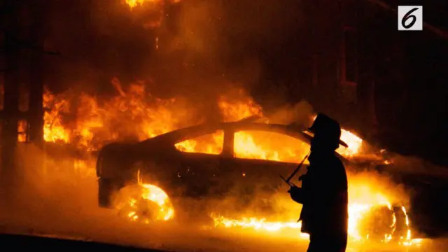 Polisi Investigasi Identitas Pemilik Mobil Misterius Terbakar