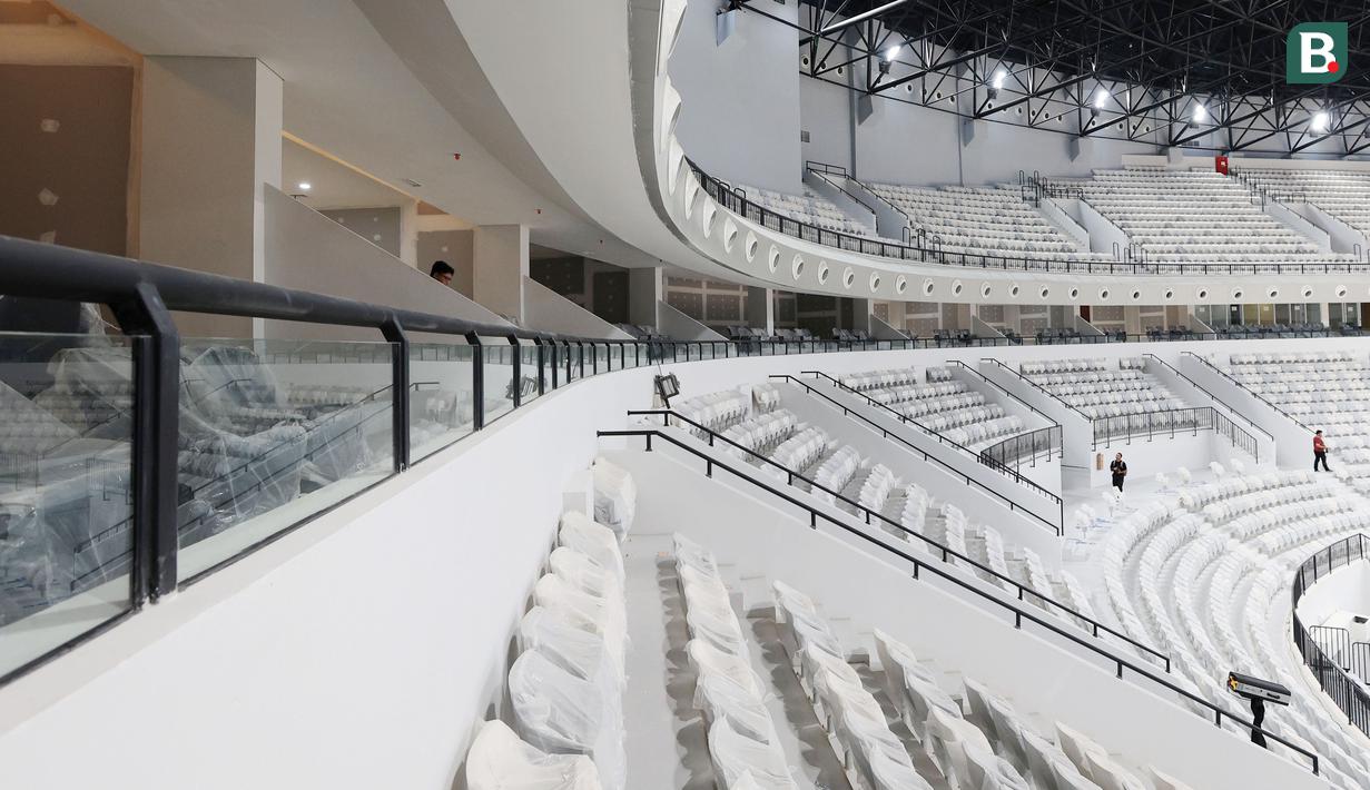 Suasana tribun penonton di Indonesia Arena, Senayan, Jakarta, Selasa (11/7/2023). Indonesia Arena ini akan menjadi salah satu venue Piala Dunia Bola Basket atau FIBA World Cup 2023. (Bola.com/M Iqbal Ichsan)