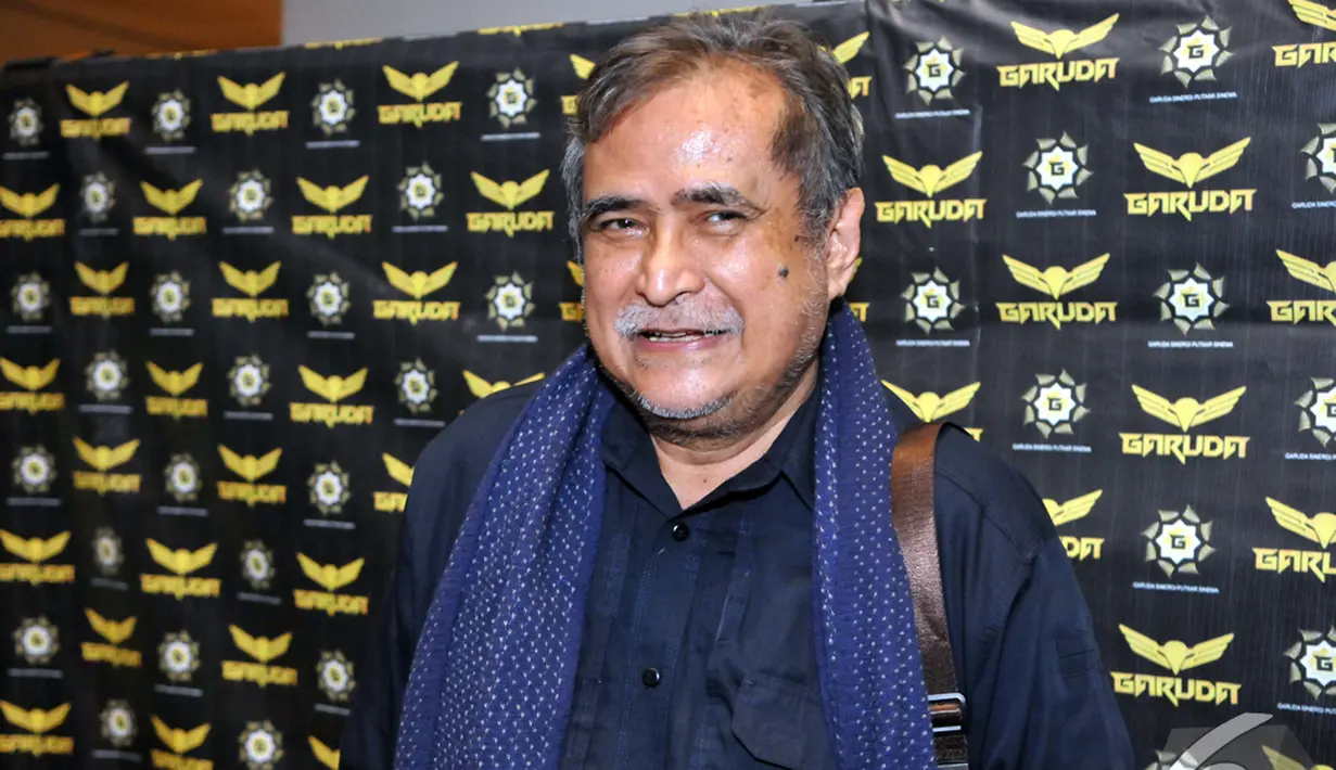 Aktor Slamet Rahardjo saat menghadiri gala premier film Garuda Superhero di XXI Epicentrum Kuningan Jakarta, Selasa (6/1/2015). (Liputan6.com/Panji Diksana)