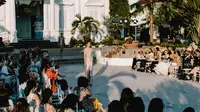 Fashion Show Senja Pertama di Galeri Nasional Indonesia: Koleksi Sinergi yang Memukau dengan Sentuhan Budaya dan Keindahan Alam. (ist)