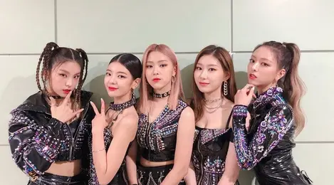 Segera Rilis Itzy Kenalkan Desain Lightstick Mereka Yang Unik News Entertainment Fimela Com