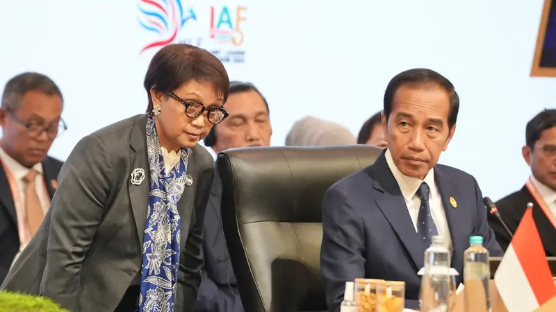 Menlu RI Retno Marsudi mendampingi Presiden RI Joko Widodo (Jokowi) membuka Indonesia-Africa Forum 2024 di Nusa Dua, Bali, Senin (2/9/2024). (Dok. Kemlu RI)