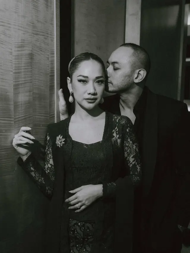 Gaya Bucin Romantis Bunga Citra Lestari dan Tiko Aryawardhana Selama Setahun Menikah, Dari Berwastra hingga Berbusana Muslim