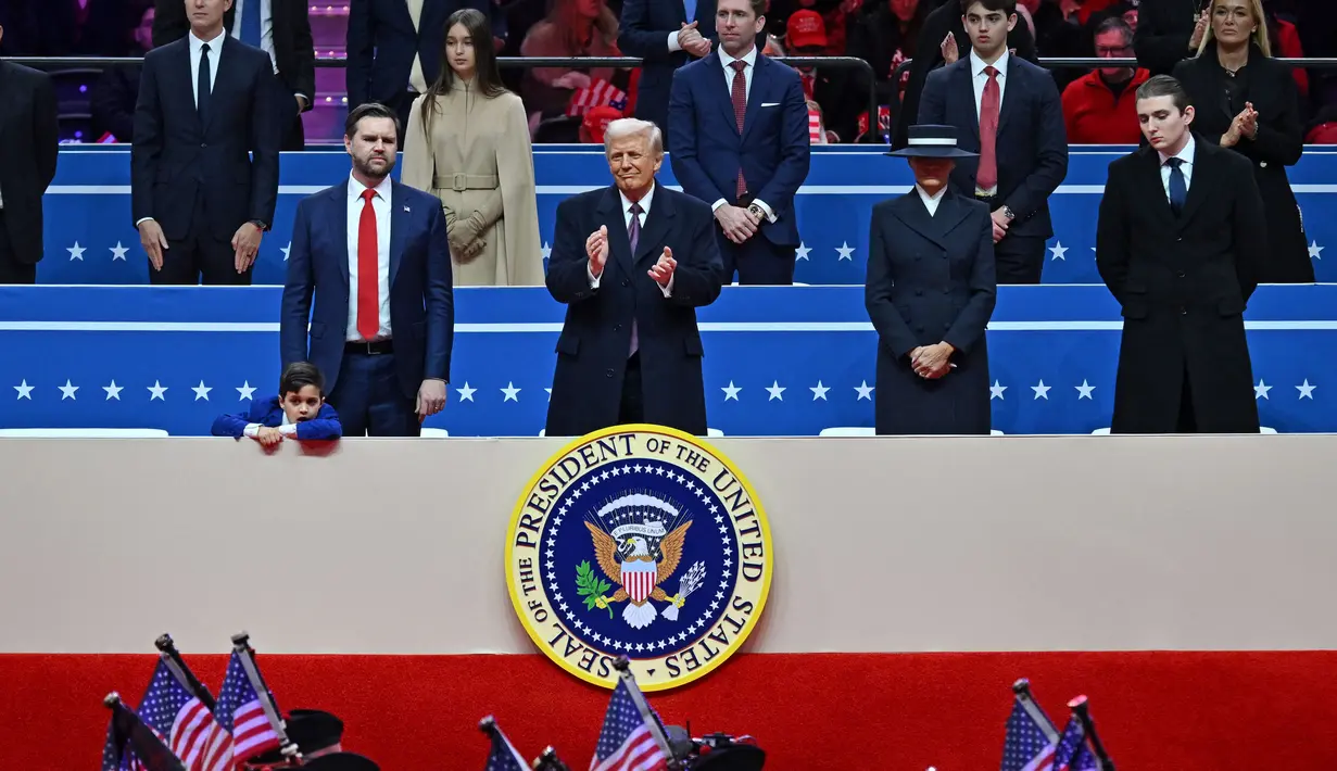 Sebelumnya, Donald Trump resmi dilantik menjadi Presiden ke-47 Amerika Serikat pada Senin (20/1/2025) waktu setempat. (ANGELA WEISS/AFP)