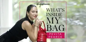 Yuk intip isi tas Pevita Pearce. Apa saja barang yang wajib dibawa setiap harinya?