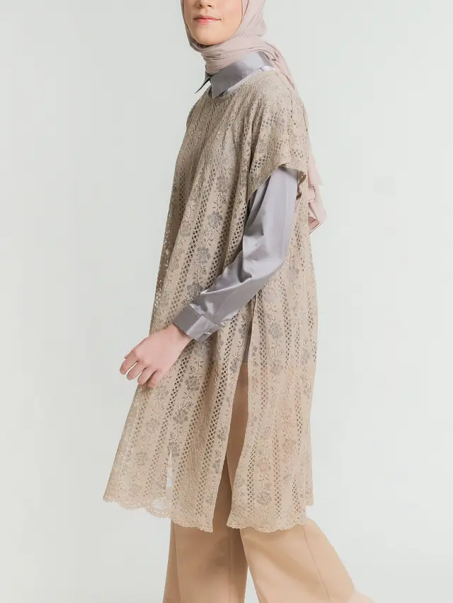 Padu Padan Outfit Berbahan Satin untuk Tampil Cantik di Hari Lebaran