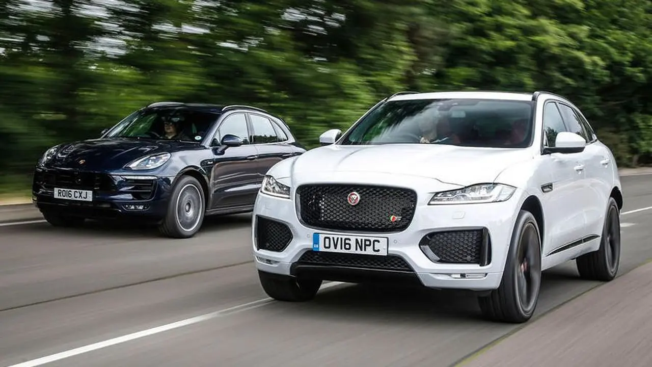 Jaguar F-Pace (Kanan) dan Porsche Macan (Kiri)